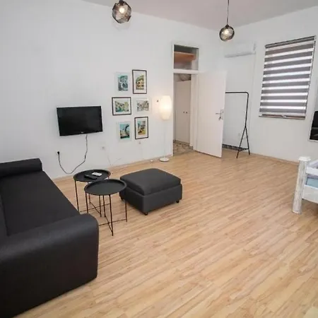 Apartment Aicha *
